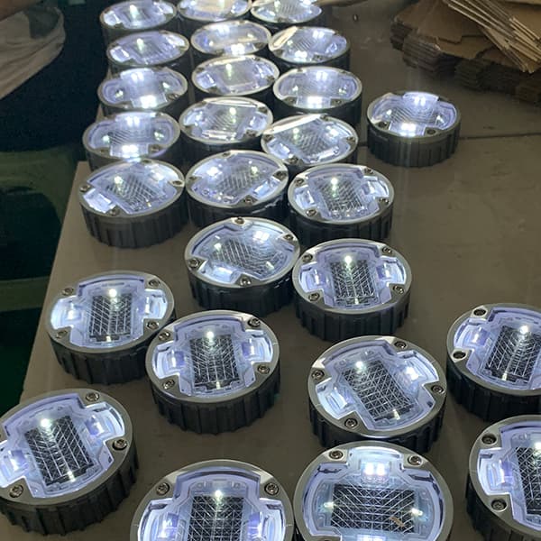 <h3>Half Round Solar Powered Stud Light For Park In Malaysia</h3>
